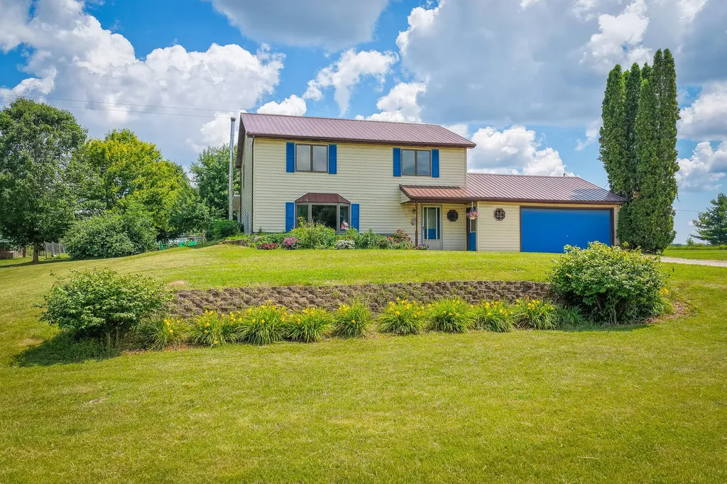 8565 S Cornwell Avenue Clare City MI 48617