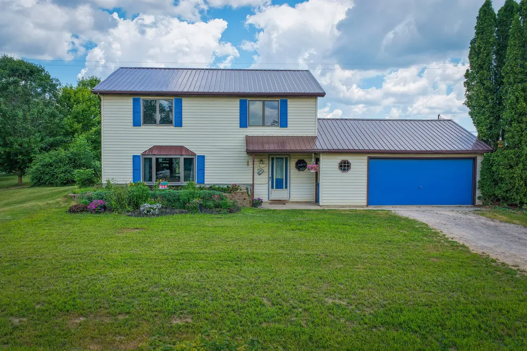 8565 S Cornwell Avenue Clare City MI 48617