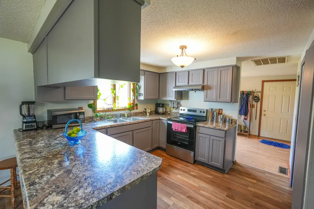 8565 S Cornwell Avenue Clare City MI 48617