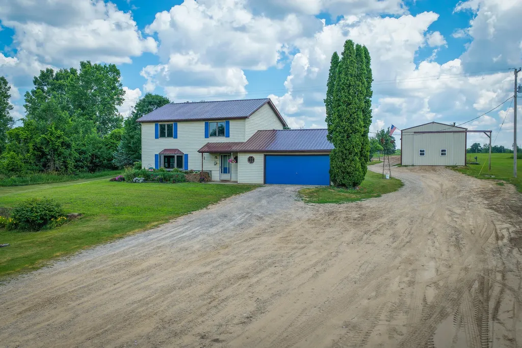 8565 S Cornwell Avenue Clare City MI 48617