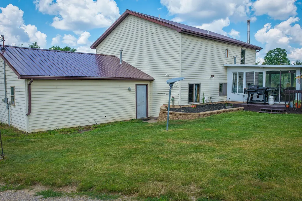 8565 S Cornwell Avenue Clare City MI 48617