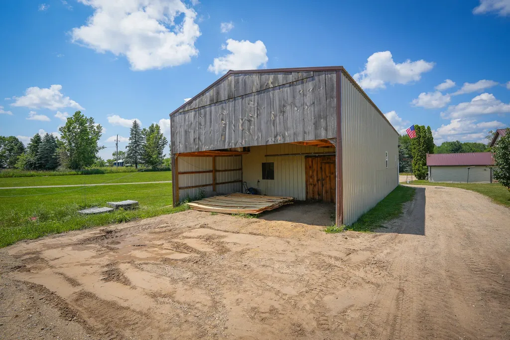 8565 S Cornwell Avenue Clare City MI 48617