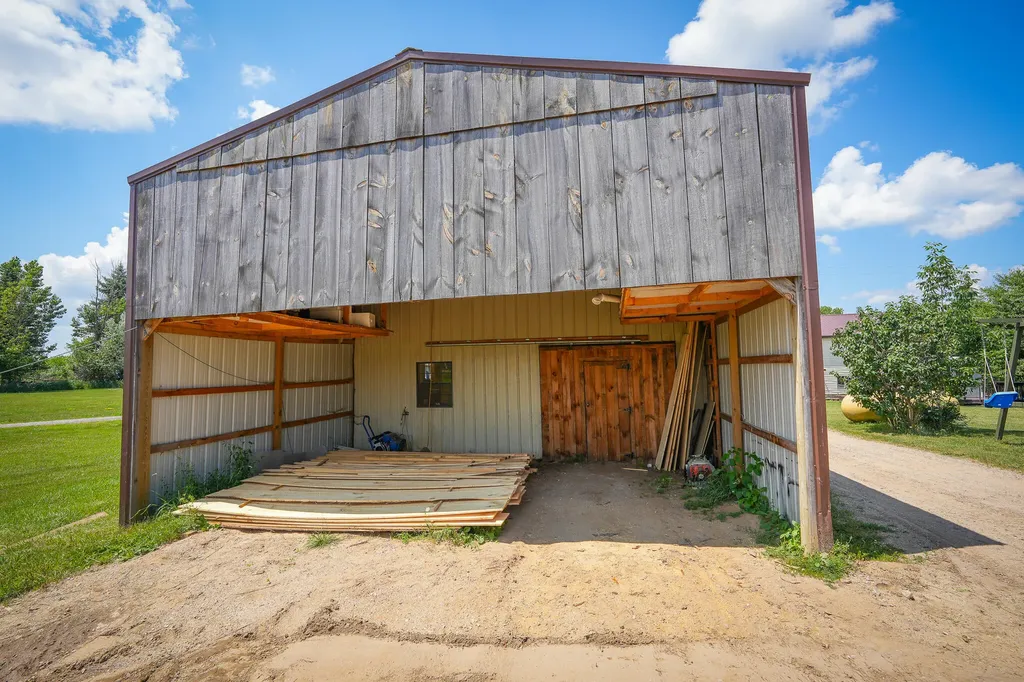 8565 S Cornwell Avenue Clare City MI 48617