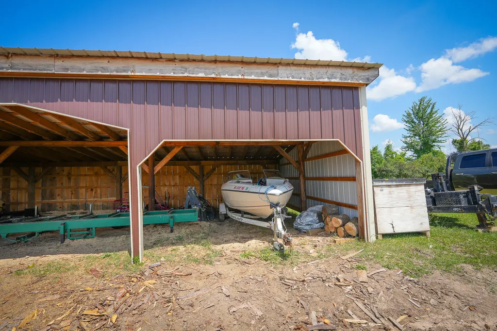 8565 S Cornwell Avenue Clare City MI 48617