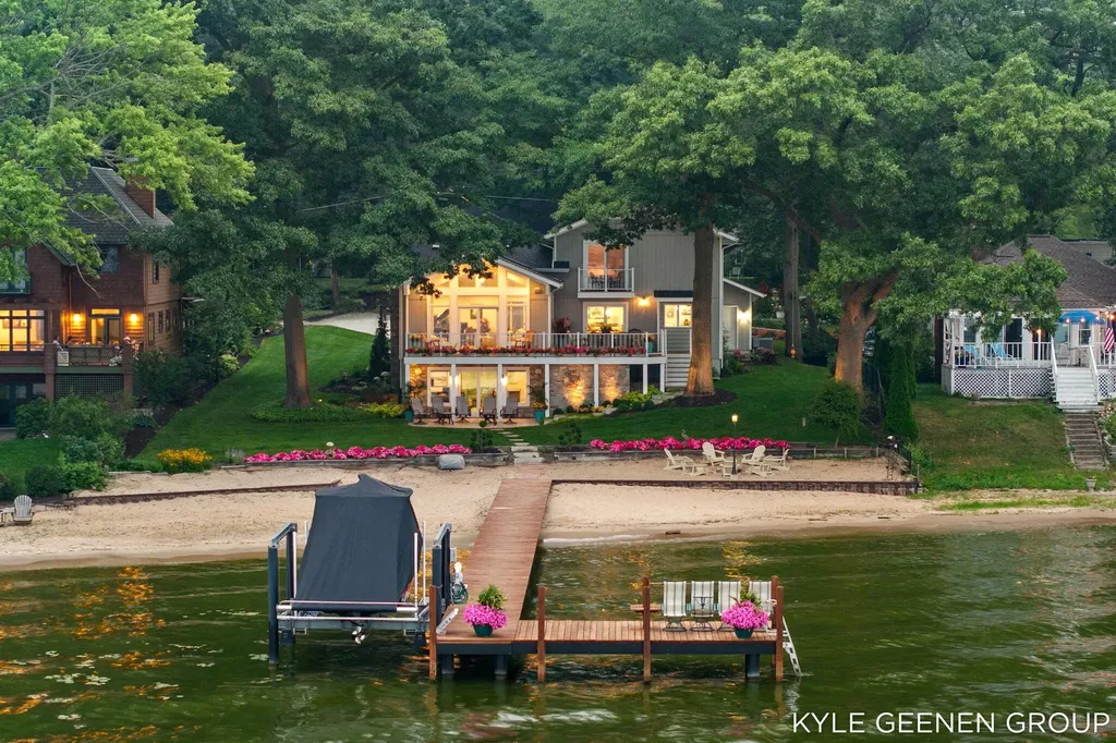 620 Lawn Avenue Holland Charter Township MI 49424