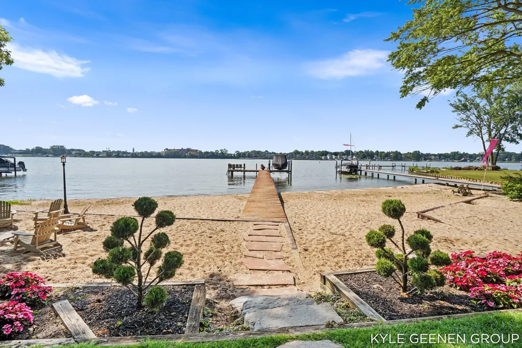 620 Lawn Avenue Holland Charter Township MI 49424