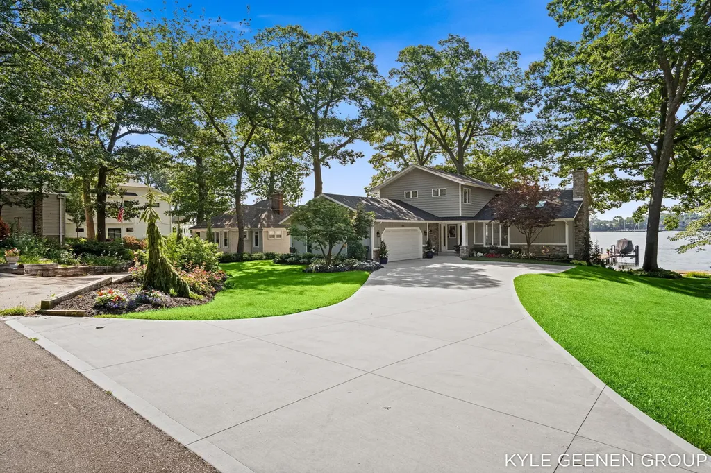 620 Lawn Avenue Holland Charter Township MI 49424