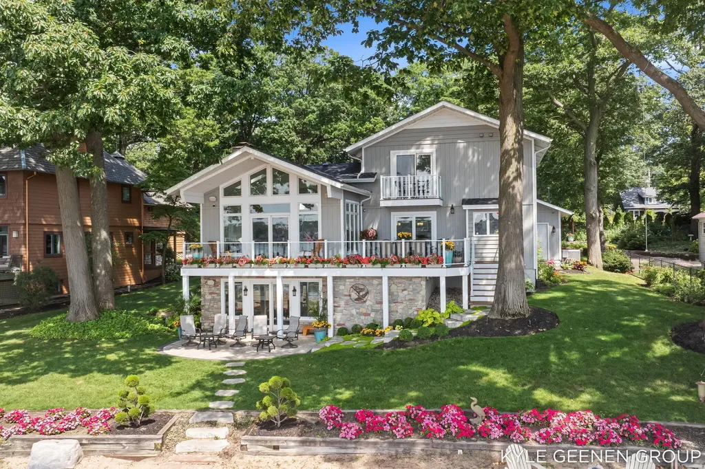 620 Lawn Avenue Holland Charter Township MI 49424
