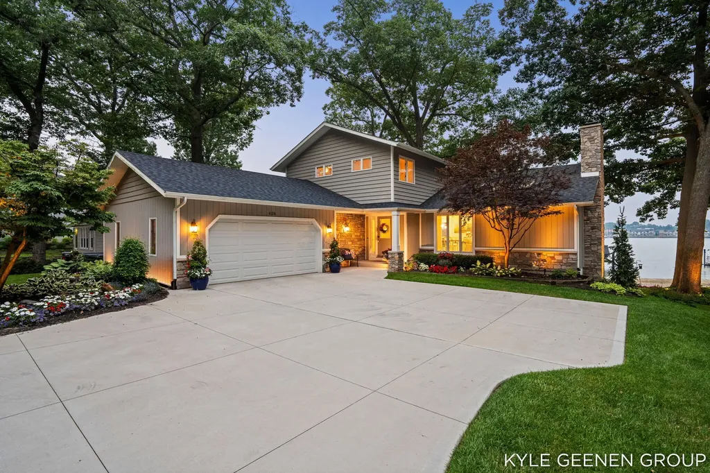620 Lawn Avenue Holland Charter Township MI 49424