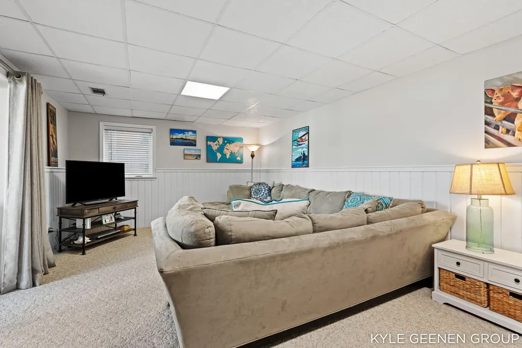 620 Lawn Avenue Holland Charter Township MI 49424