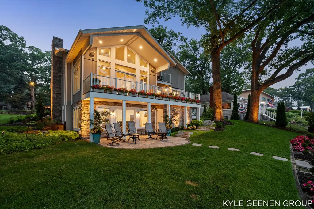 620 Lawn Avenue Holland Charter Township MI 49424