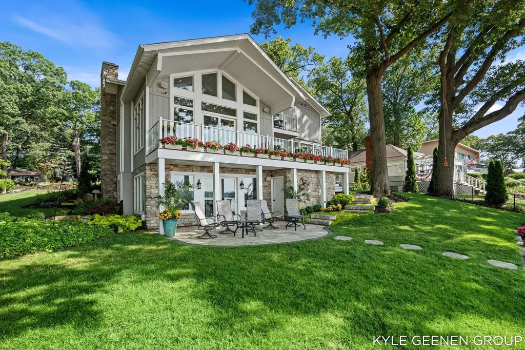 620 Lawn Avenue Holland Charter Township MI 49424