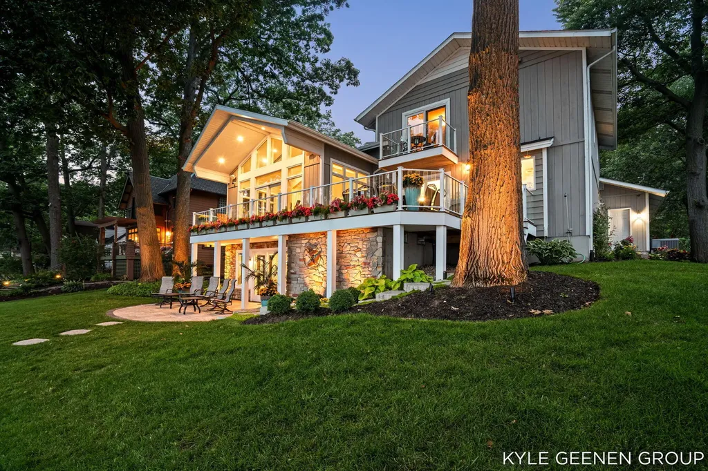 620 Lawn Avenue Holland Charter Township MI 49424