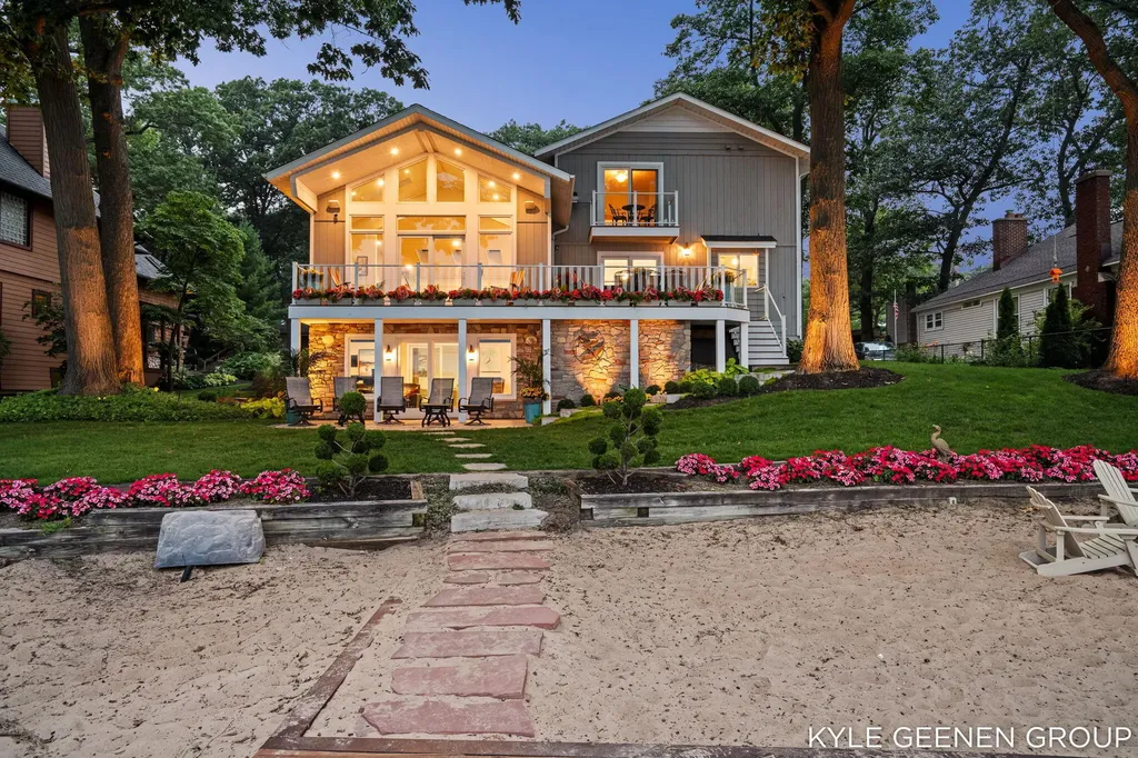 620 Lawn Avenue Holland Charter Township MI 49424