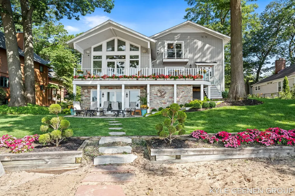 620 Lawn Avenue Holland Charter Township MI 49424