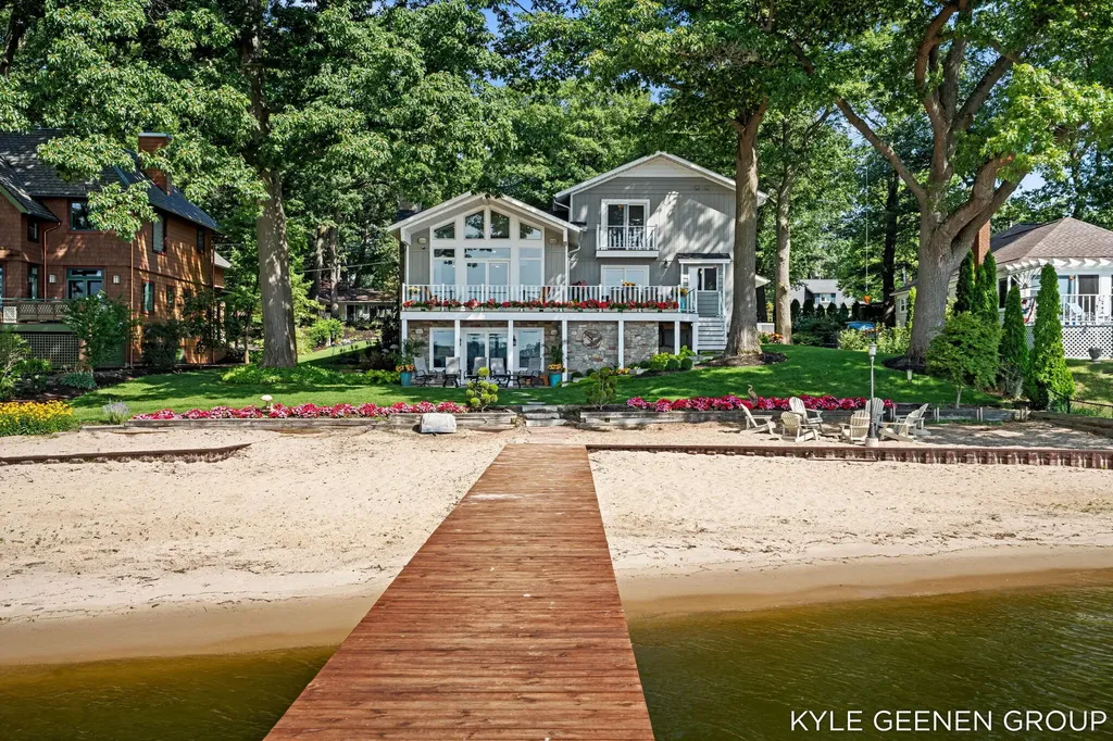 620 Lawn Avenue Holland Charter Township MI 49424