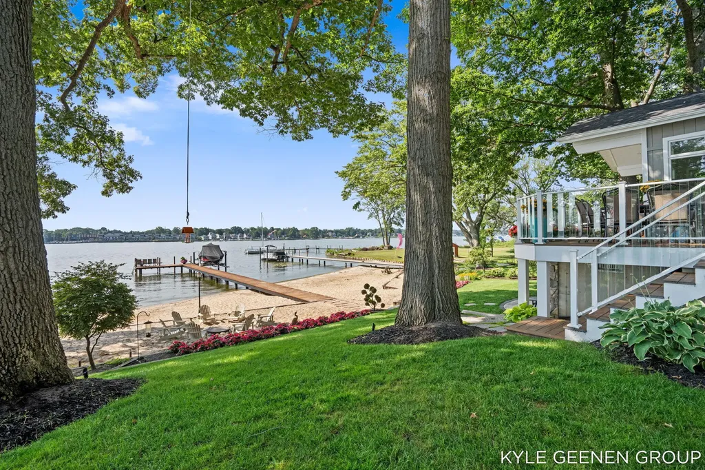 620 Lawn Avenue Holland Charter Township MI 49424