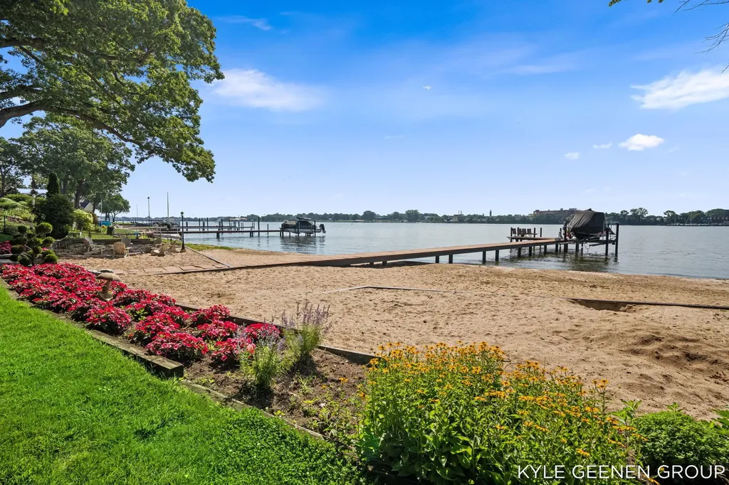 620 Lawn Avenue Holland Charter Township MI 49424