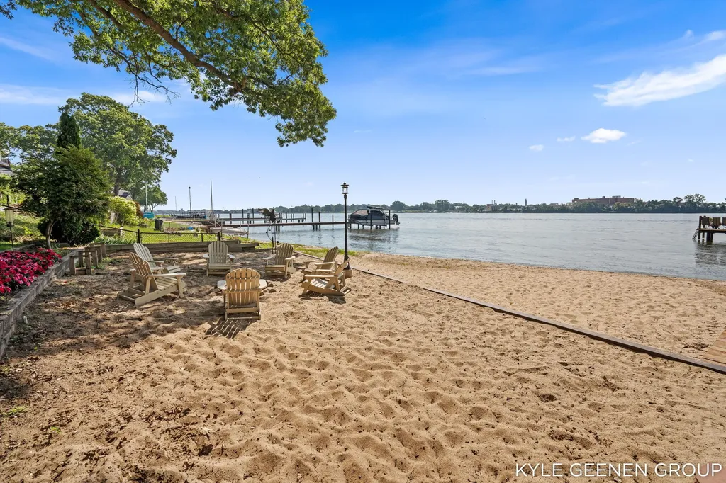 620 Lawn Avenue Holland Charter Township MI 49424