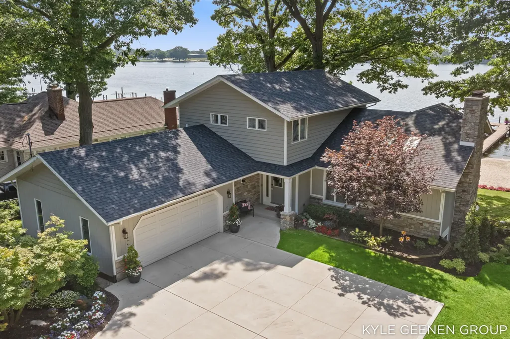 620 Lawn Avenue Holland Charter Township MI 49424