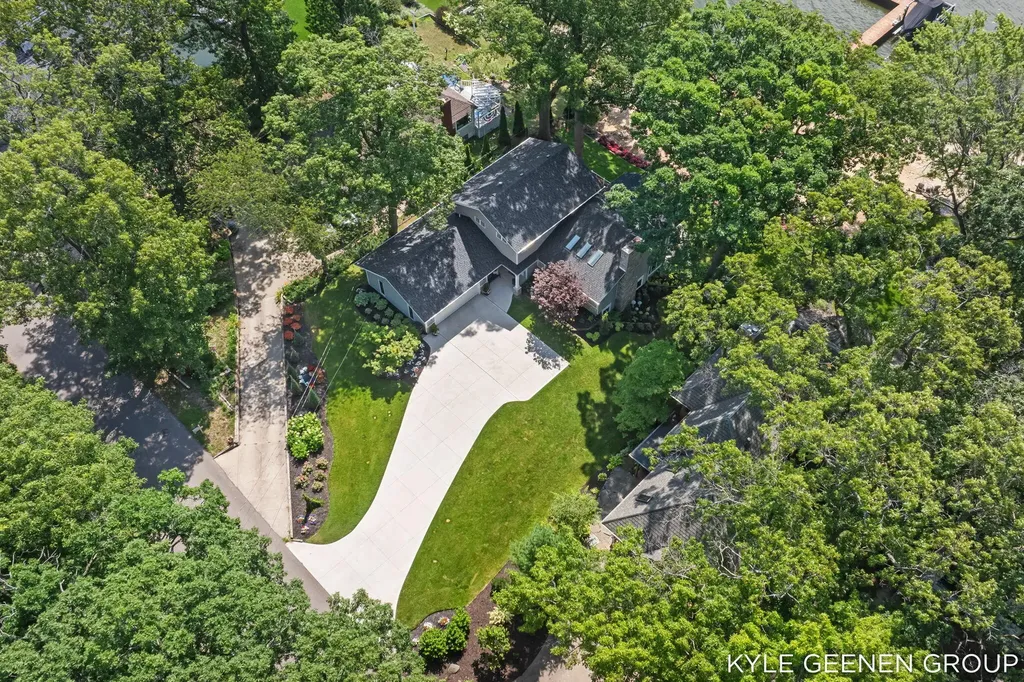 620 Lawn Avenue Holland Charter Township MI 49424