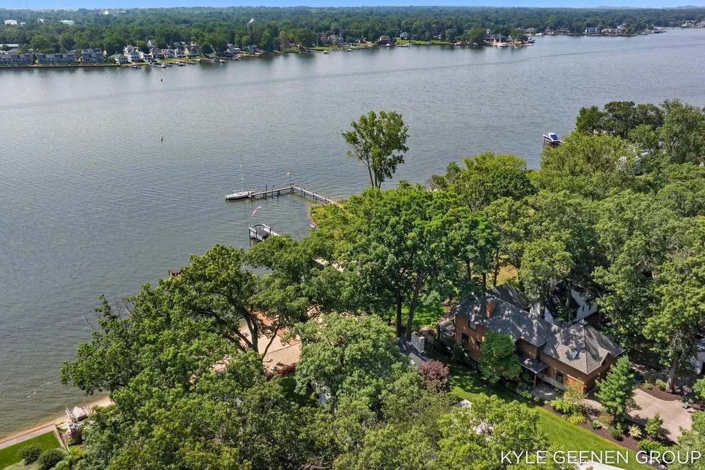 620 Lawn Avenue Holland Charter Township MI 49424