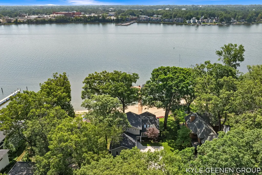 620 Lawn Avenue Holland Charter Township MI 49424