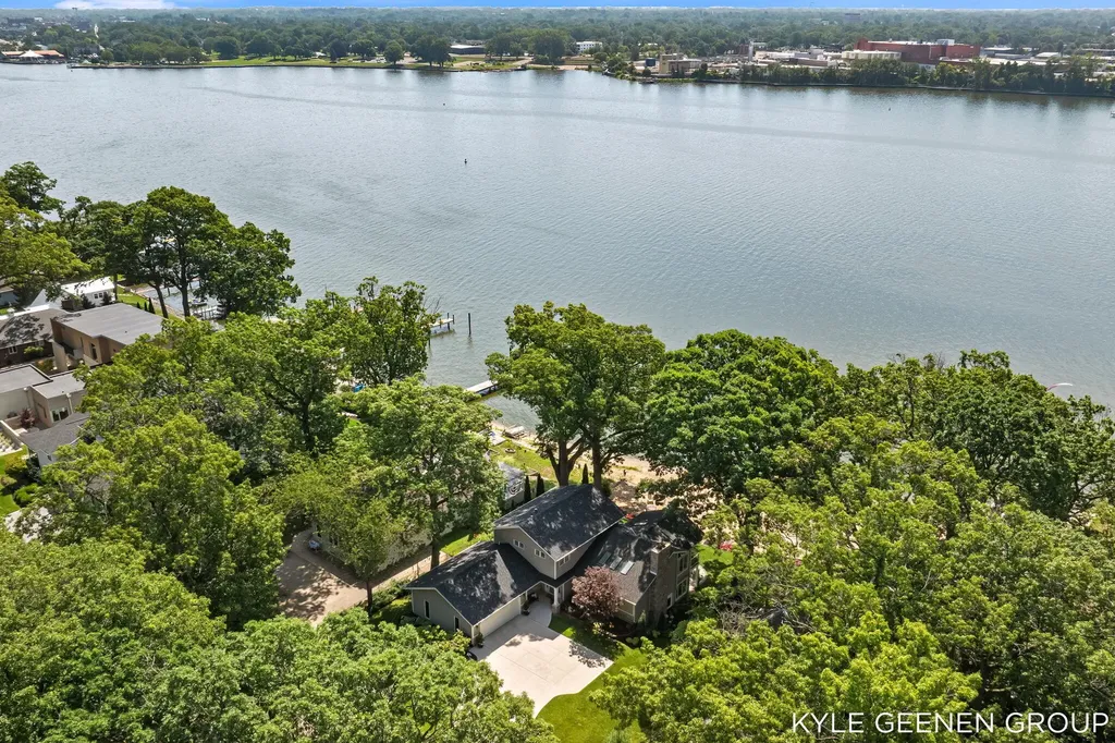 620 Lawn Avenue Holland Charter Township MI 49424