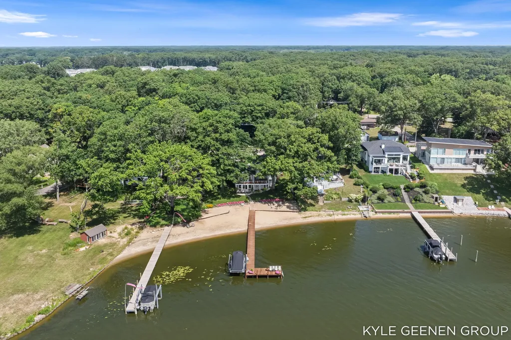 620 Lawn Avenue Holland Charter Township MI 49424