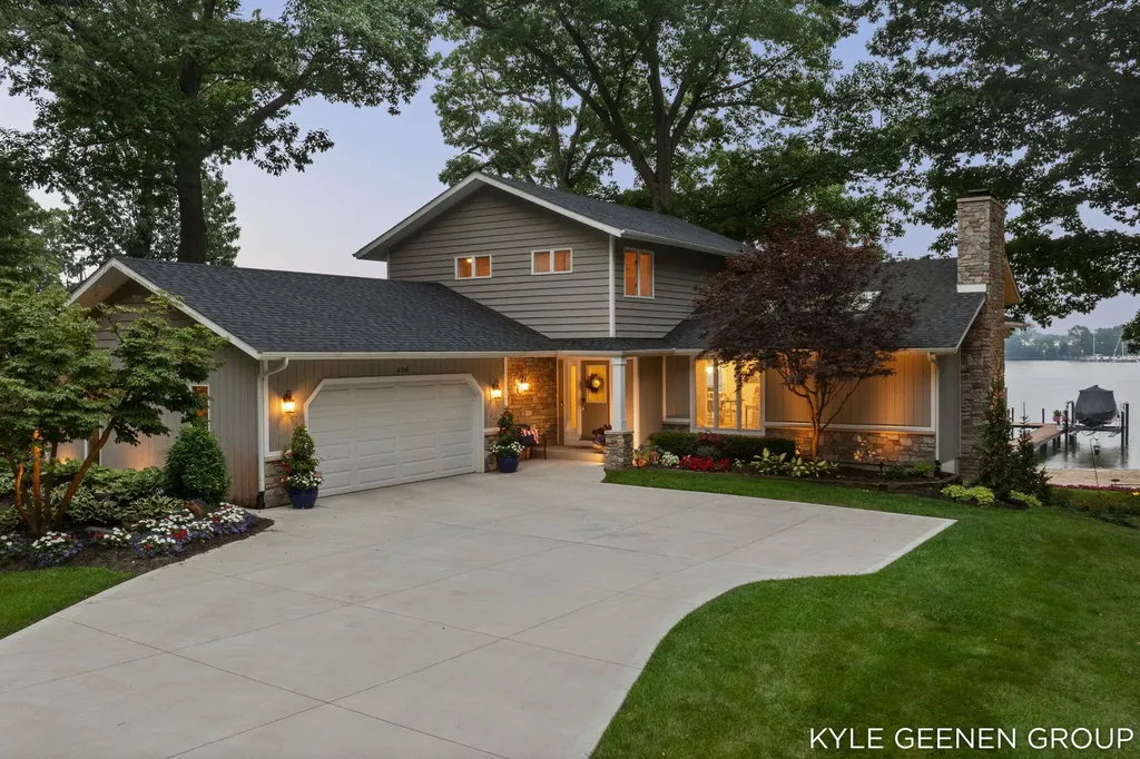 620 Lawn Avenue Holland Charter Township MI 49424