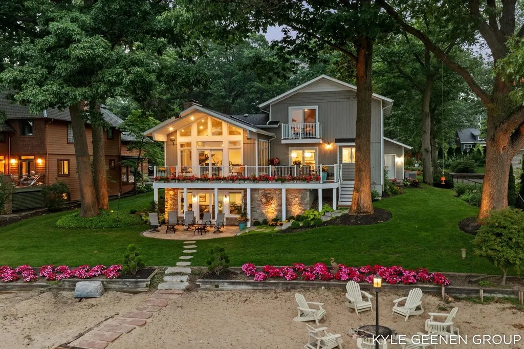 620 Lawn Avenue Holland Charter Township MI 49424