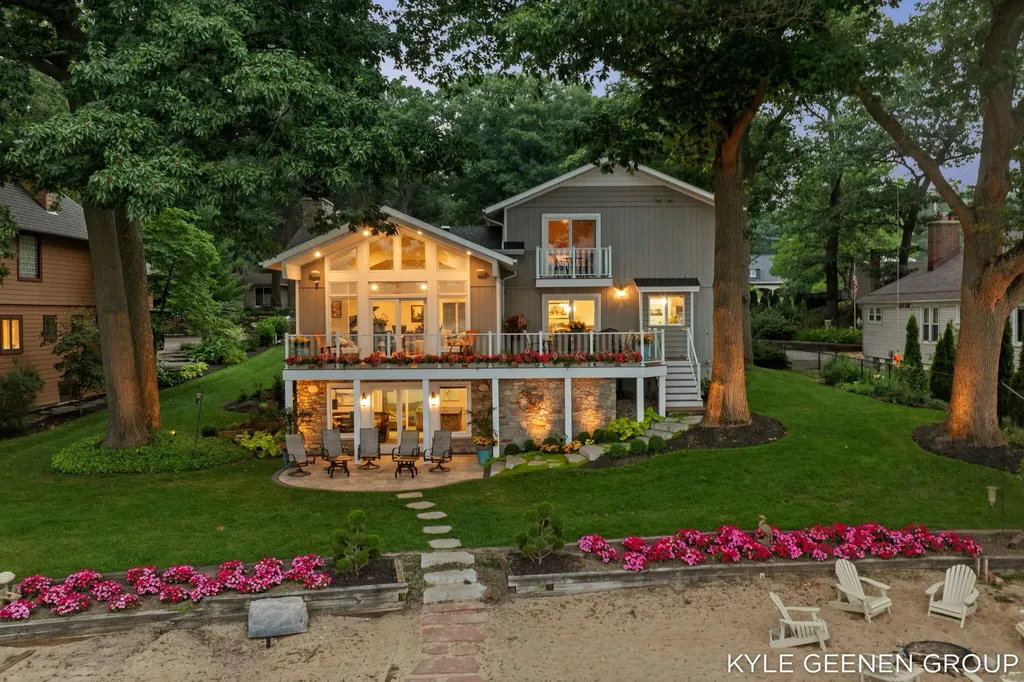 620 Lawn Avenue Holland Charter Township MI 49424