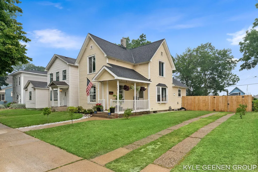 177 W 9th Street Holland City MI 49423