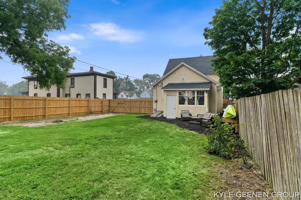 177 W 9th Street Holland City MI 49423