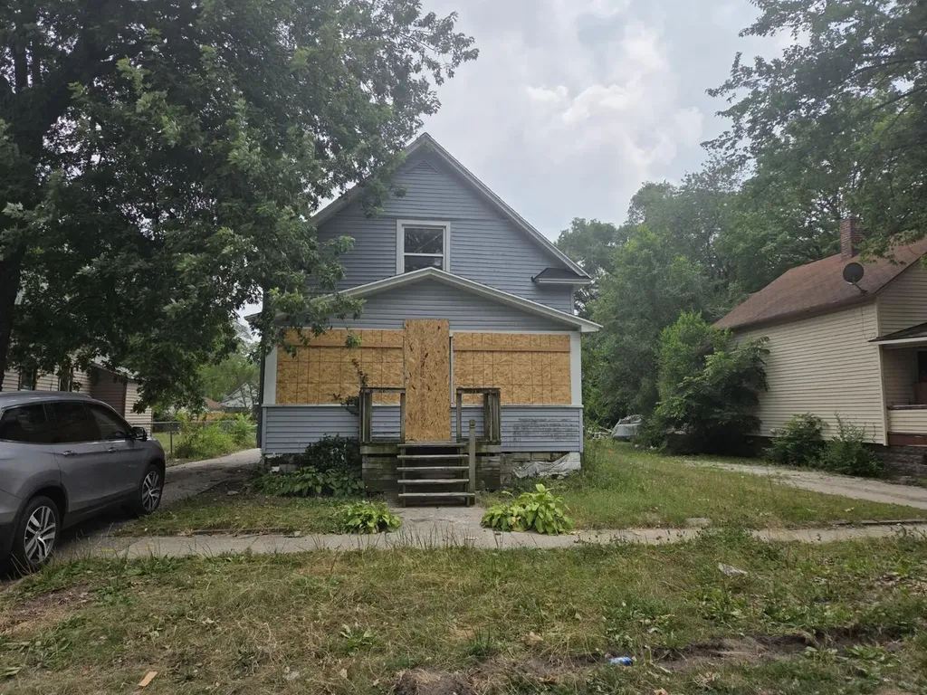 597 Orchard Avenue Muskegon City MI 49442