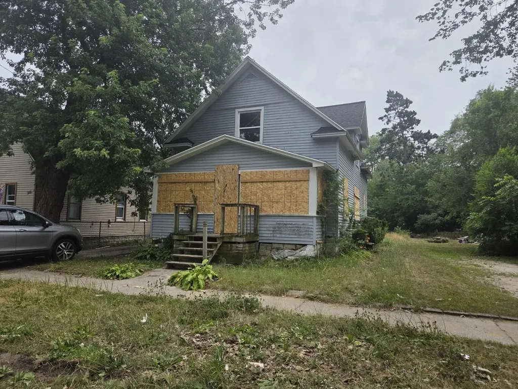 597 Orchard Avenue Muskegon City MI 49442