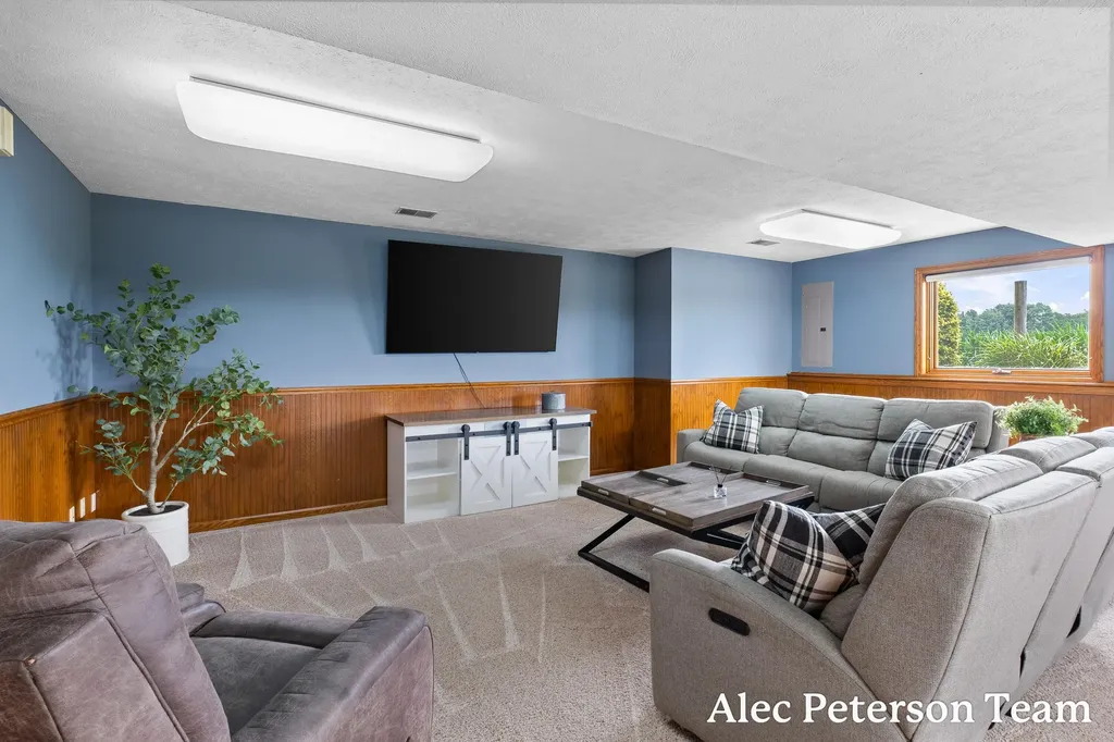2807 8th Avenue SW Jamestown Charter Township MI 49315