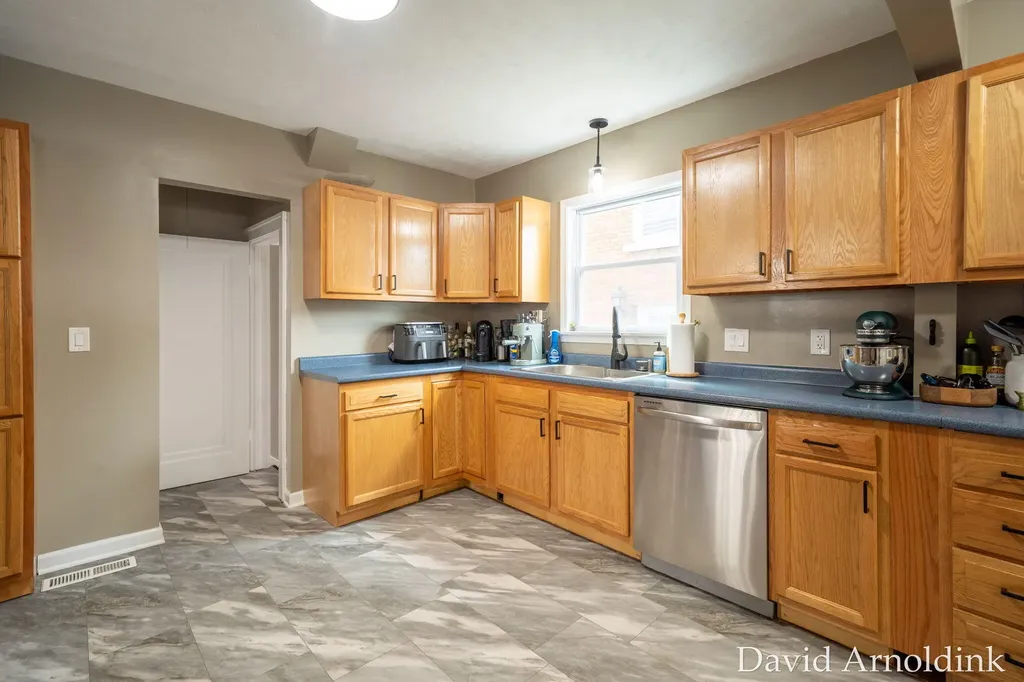 919 Myrtle Street NW Grand Rapids City MI 49504