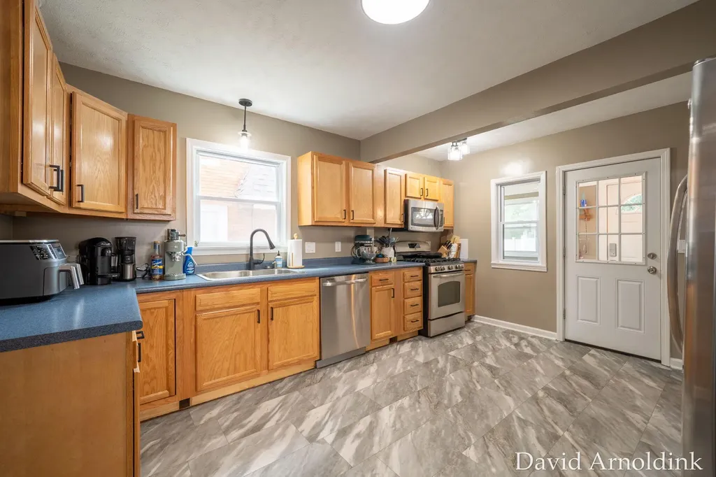 919 Myrtle Street NW Grand Rapids City MI 49504