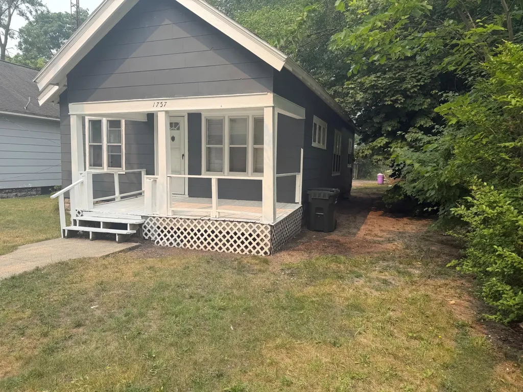 1757 Smith Street Muskegon City MI 49442
