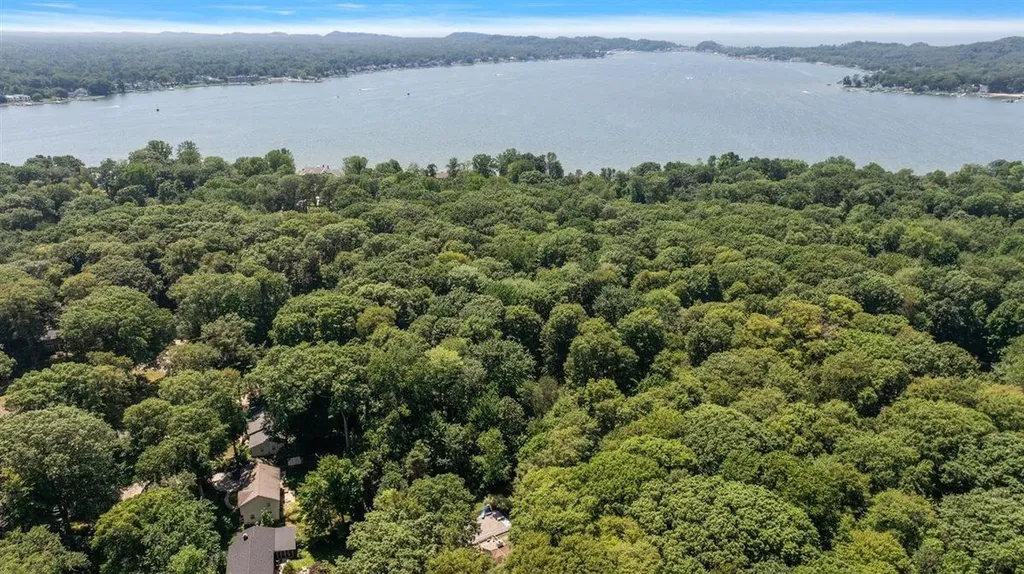 1460 Post Avenue Park Township MI 49424