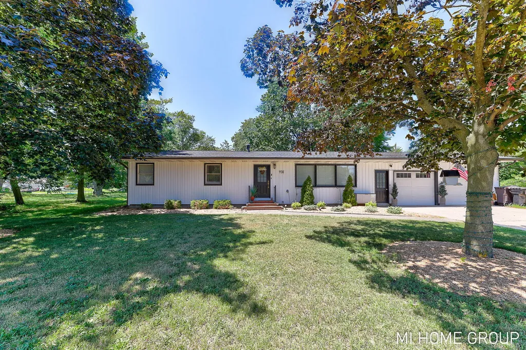 918 136th Avenue Holland Charter Township MI 49424