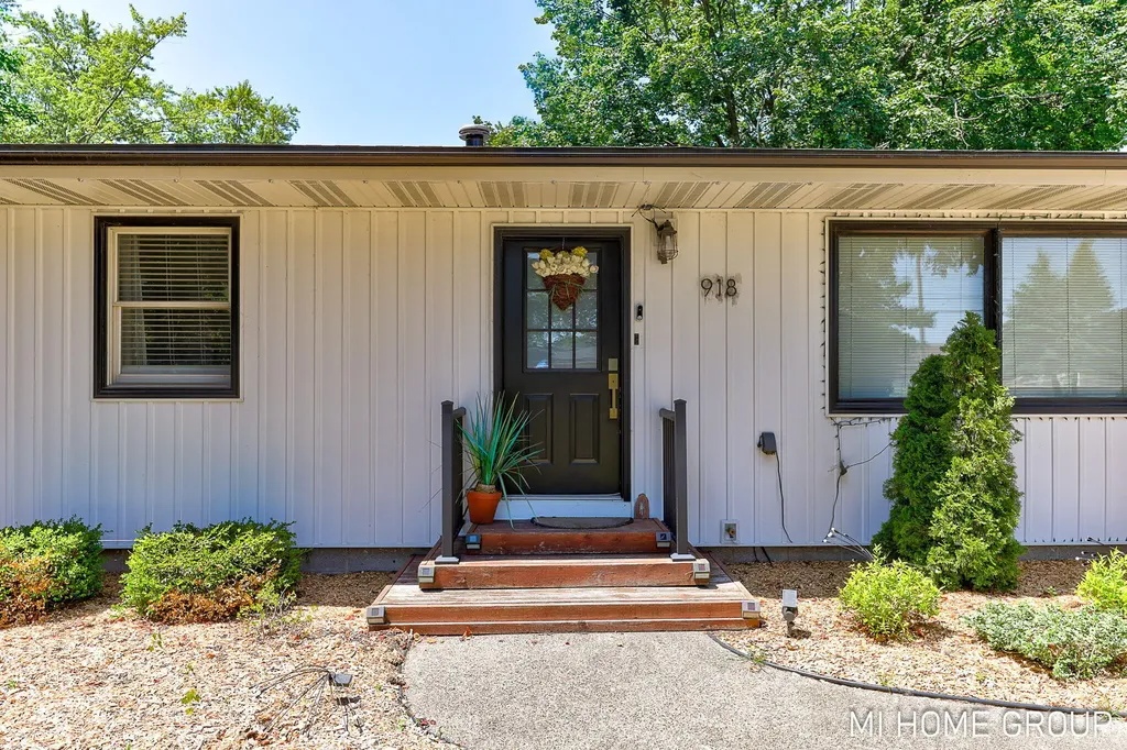 918 136th Avenue Holland Charter Township MI 49424