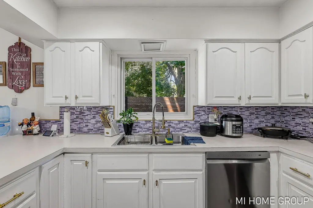918 136th Avenue Holland Charter Township MI 49424