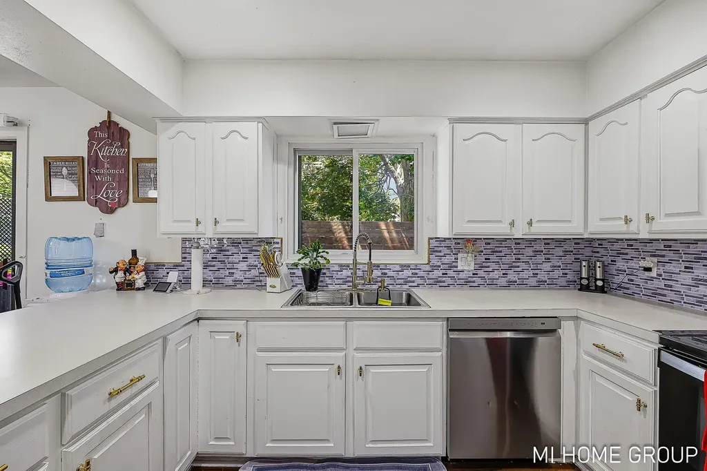 918 136th Avenue Holland Charter Township MI 49424