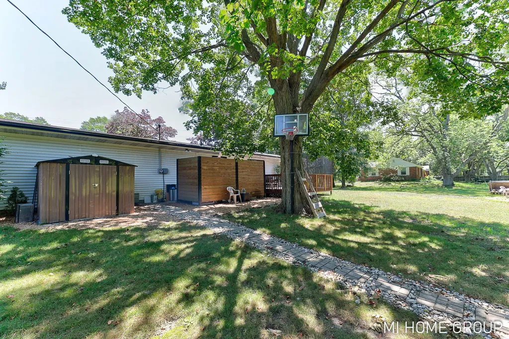 918 136th Avenue Holland Charter Township MI 49424