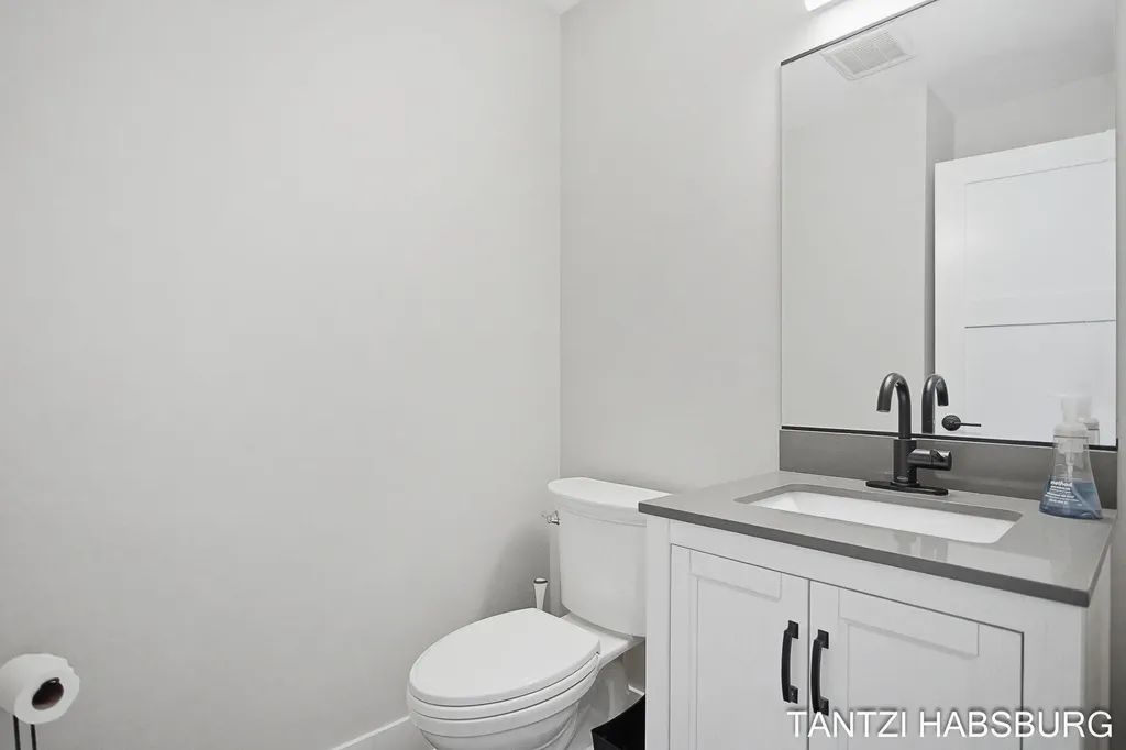 8930 N Clearwater Drive Zeeland Charter Township MI 49464