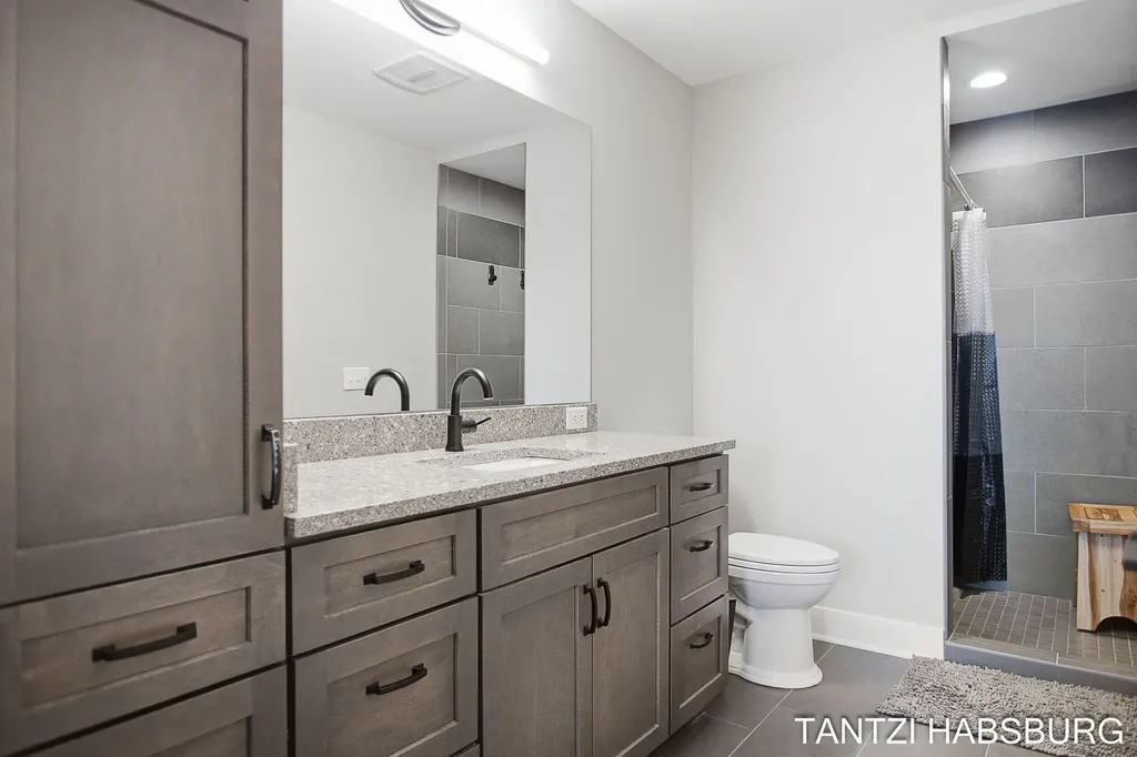 8930 N Clearwater Drive Zeeland Charter Township MI 49464