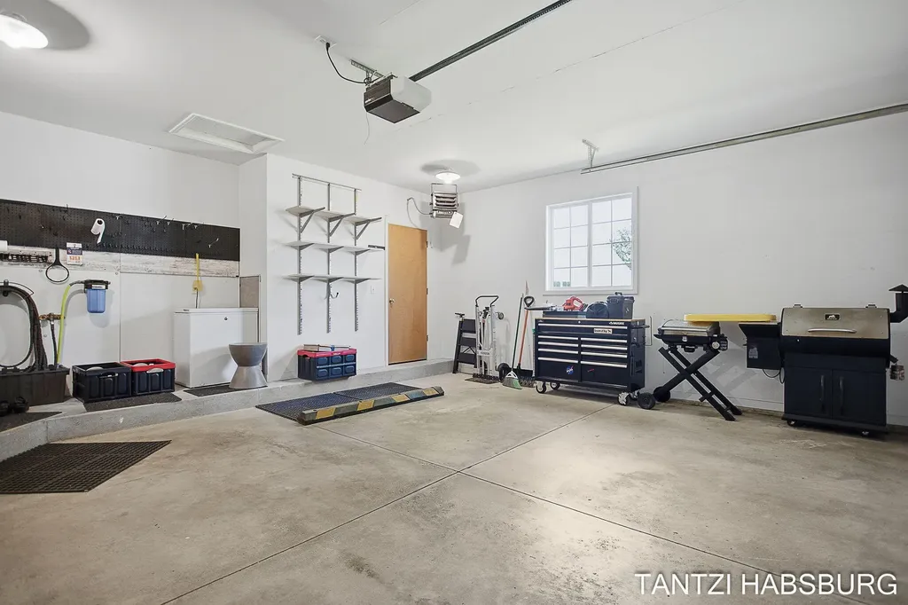 8930 N Clearwater Drive Zeeland Charter Township MI 49464