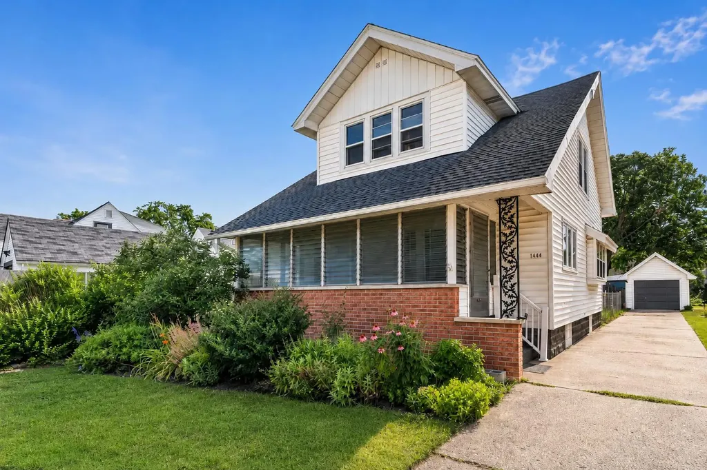 1444 Pine Avenue NW Grand Rapids City MI 49504